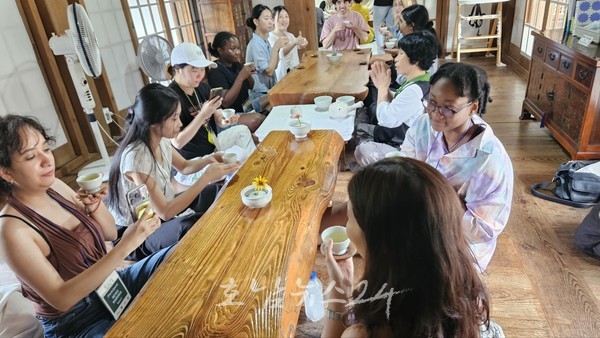  치유도시 순천에서 쉬다, 마음이 꽃피다...‘쉴랑게 로컬 투어’ 큰 호응 속 진행
