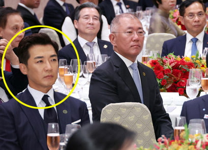 안재욱, <b>대통령 만찬</b>에 등장! 재벌 총수들 사이서 포착