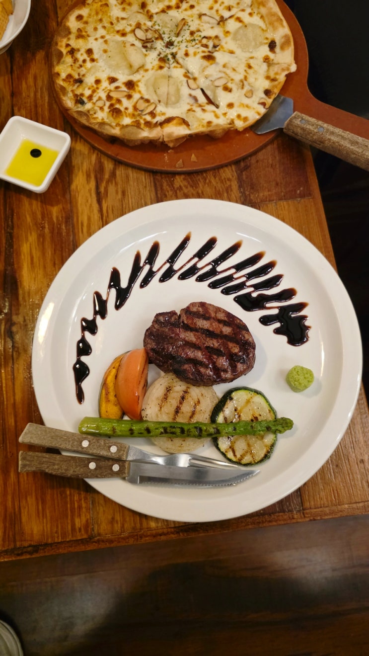  한옥의 멋과 함께하는 용인스테이크 맛집 이당비스트로 용인점