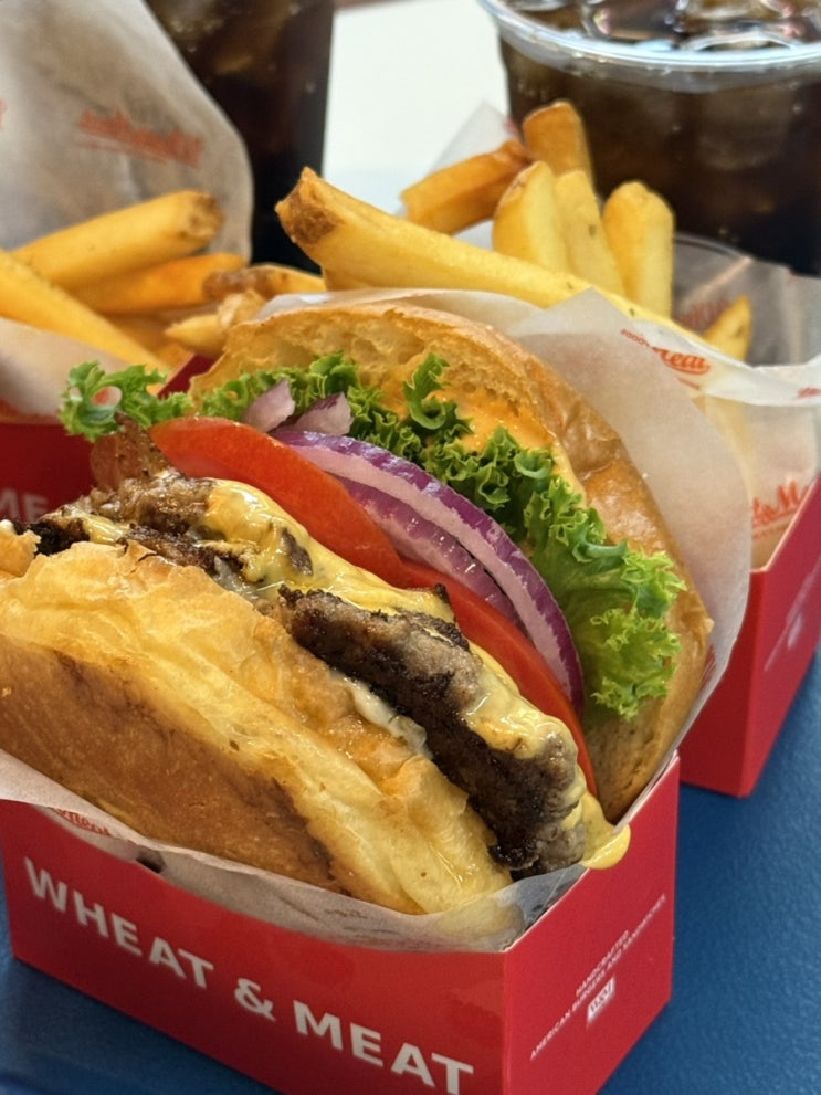  미국 맛 제대로인 강남역 햄버거 ‘위트앤미트 강남점’