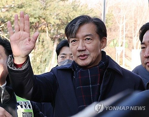  [이슈] '정계복귀' 조국, 내년 지방선거 보궐선거 출마론 확산…'합당설' 등 여권 재편 가능성도 '솔솔'