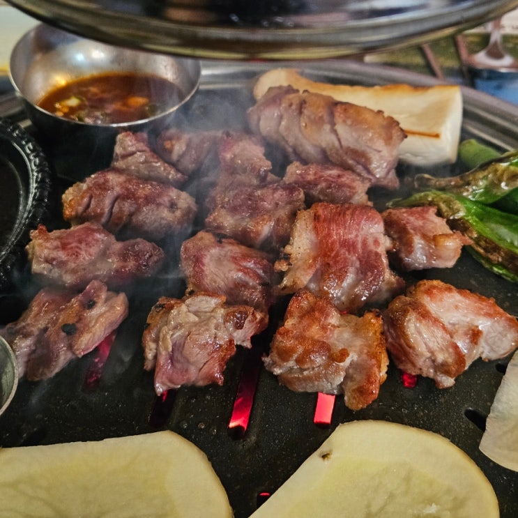  부산 동래 온천천 카페거리 맛집 고기 구워주는 먹음직 온천천점 방문 후기