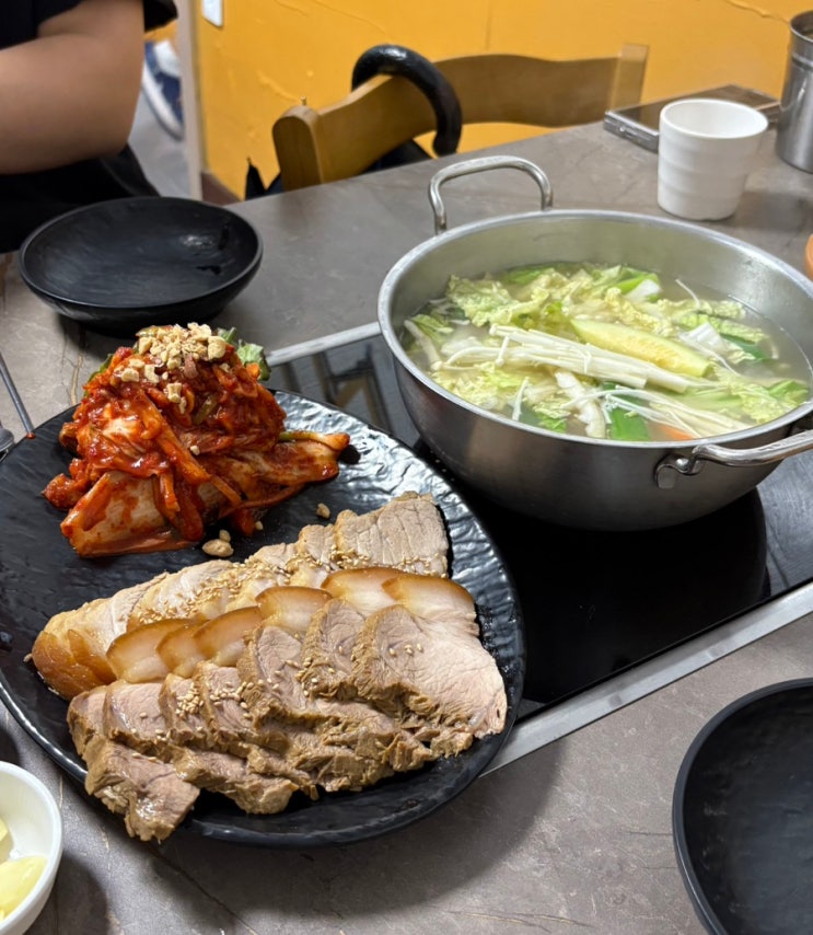  구리 줄서는식당 웨이팅하는 맛집 돌다리보쌈.칼국수 내돈내산 후기 (주차 정보)
