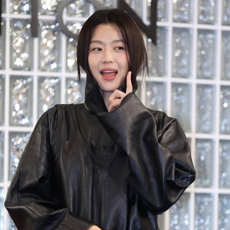  레전드찍은 전지현 단발병 유발 루이비통룩, 어땠길래?