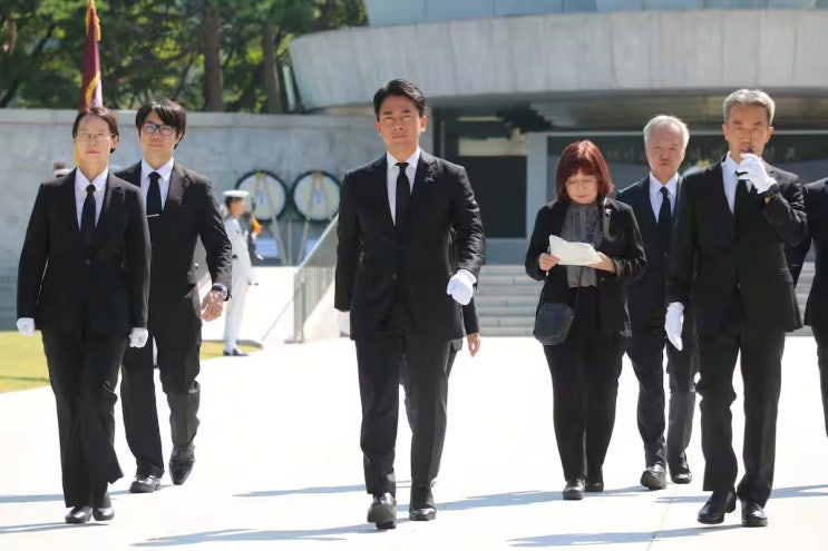 <b>고이즈미</b> 신지로 일본 농림수산상, 국립서울현충원 <b>참배</b>…한일... 