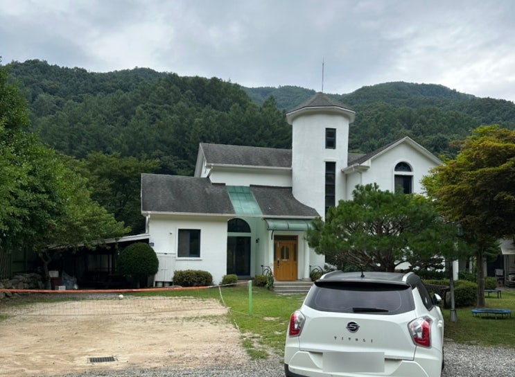  단체로 가기 좋은 가평 독채 펜션 가평여행 | 노래방 족구 바비큐 계곡 후기