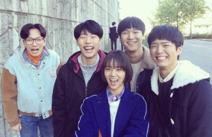'<b>응팔</b>'<b>10주년</b> 단체MT, <b>류준열</b>... <b>류준열</b>은 스케줄로 <b>불참</b>