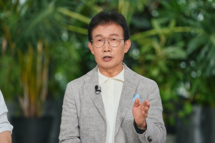 유 퀴즈 온 더 블럭 306회, 데뷔 50주년 <b>임성훈</b> 출연…<b>유재석</b>... 