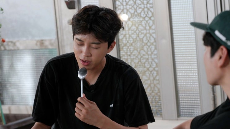 '<b>섬총각</b> 영웅' <b>임영웅</b>, <b>숟가락</b> 마이크 들고 '온기' 라이브