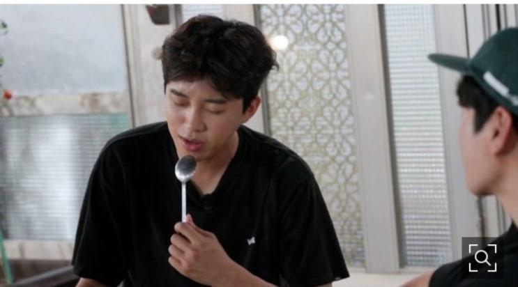 <b>임영웅</b> 무대 밖  소탈한 <b>숟가락</b> 라이브~~~