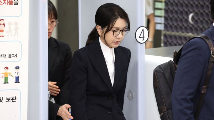 김건희씨 구속, 전직 <b>대통령 부부</b> 구속