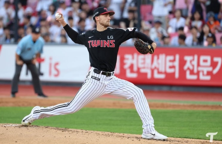 LG 새 외인 <b>톨허스트</b>, 데뷔전부터 KBO 폭격! 7이닝 <b>무실점</b> 7K... 