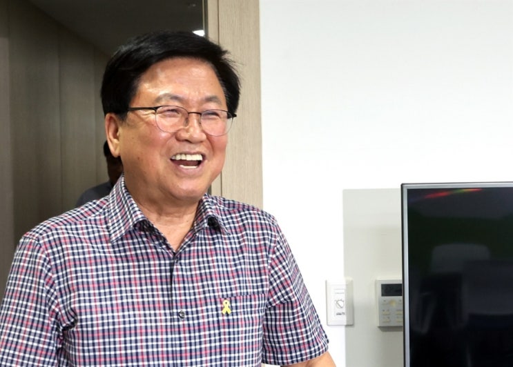 "두려움과 책임감 앞서" 교육부장관 내정 <b>최교진</b>...이 대통령... 