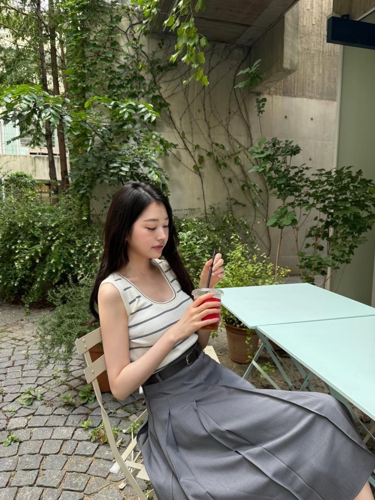  예쁜 스커트 찾는분 손! 장원영 언니 장다아가 입은 케네스레이디 롱 플리츠 치마 코디 추천