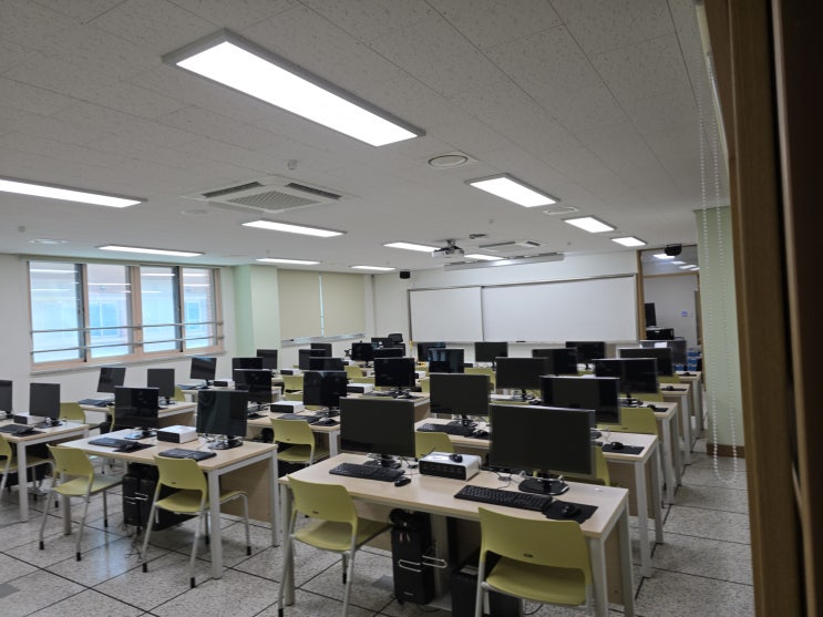  학교 에어컨 청소 -교육 환경과 위생을 지키는 필수 관리