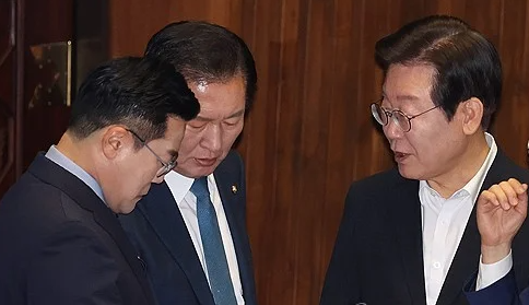 이재명 <b>대통령</b>, 전당대회 경쟁자 <b>정청래</b>·박찬대와 첫 <b>만찬</b>... 