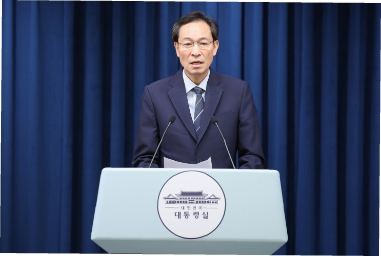 영부인 불참… <b>이재명</b> 대통령의 국민통합 <b>메시지</b>, 빛 바래나