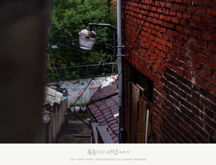 서울 서대문 달동네 <b>현저동</b> 골목의 비내리는 풍경을 담다... 