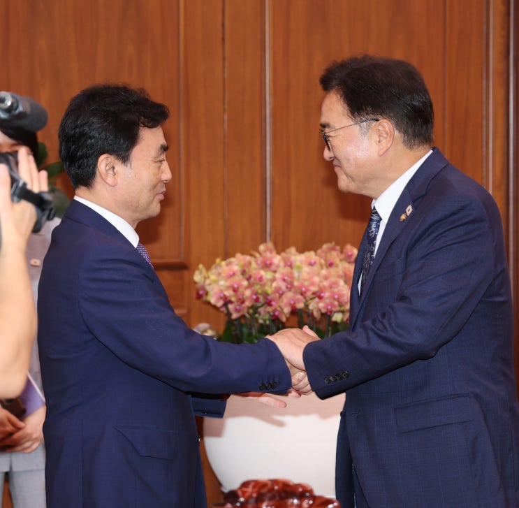 우원식 국회의장, <b>안규백 국방부장관</b> 접견… '국민의 군대'를... 