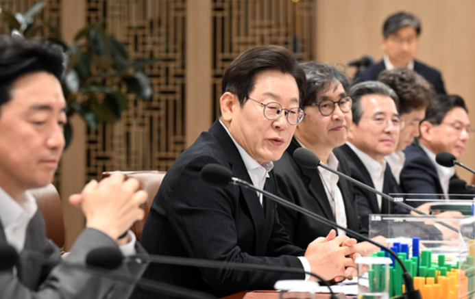 이대통령 "<b>공공기관</b> 대대적 <b>통폐합</b>" 향후전망과 파장