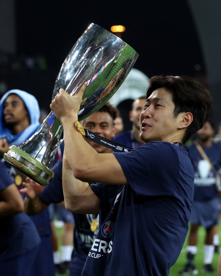 '<b>이강인</b> 왼발 중거리골' <b>PSG</b>, <b>토트넘</b> 꺾고 2025 UEFA 슈퍼컵... 