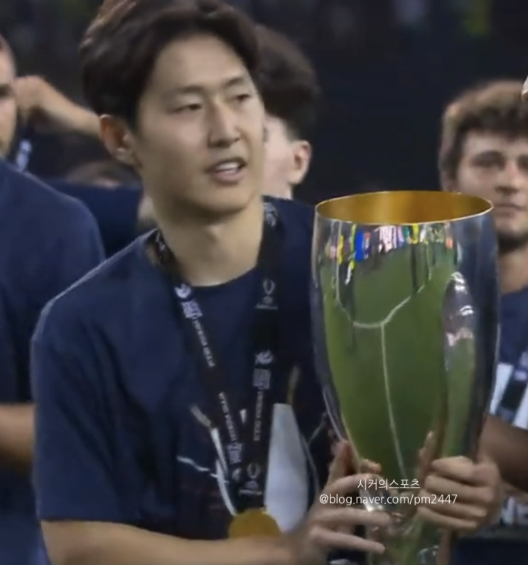 <b>이강인</b>, 교체 투입 후 PSG <b>슈퍼컵</b> 극장 우승 주도 (PSG <b>토트넘</b>... 