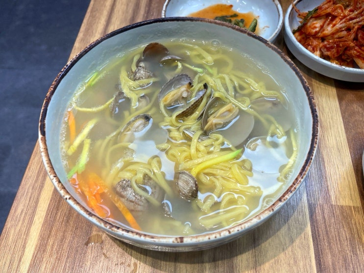  솔밭공원역 보리비빔밥을 주는 바지락칼국수 맛집 서현칼국시