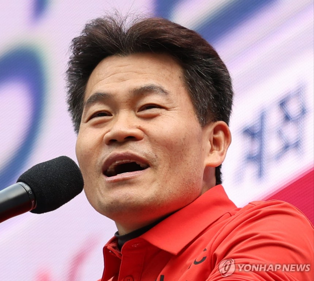 [네이버 뉴스] 與, <b>전한길 솜방망이 징계</b>에 “尹 어게인 세력과... 