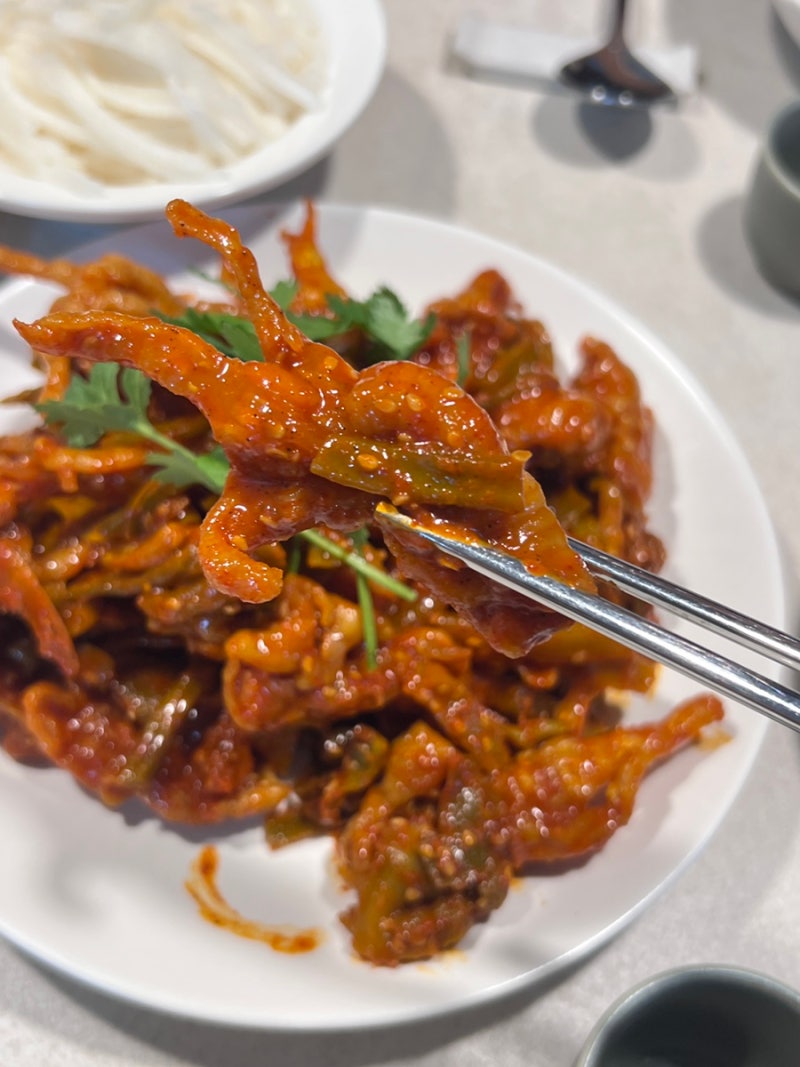 아삭 레몬무뼈닭발, 맵찔이도 먹을 수 있는 레몬닭발인듯?