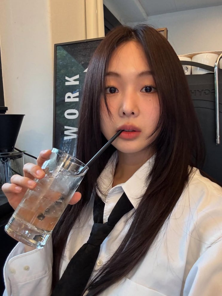  역시 스타일 천재! 금새록, 밋밋한 코디도 '힙'하게 만드는 비결은? 여자 인기 스니커즈 아디다스 도쿄 운동화 추천