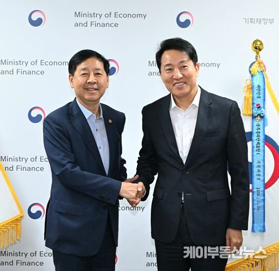<b>서울시</b>장, 경제부총리 만나 기반시설 확충 위한 국고<b>보조</b> 확대... 