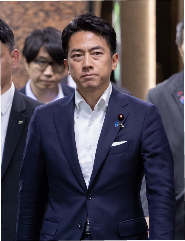 <b>고이즈미</b> 농림상의 <b>야스쿠니</b> 신사 <b>참배</b>: 이시바 내각, 첫 공식... 