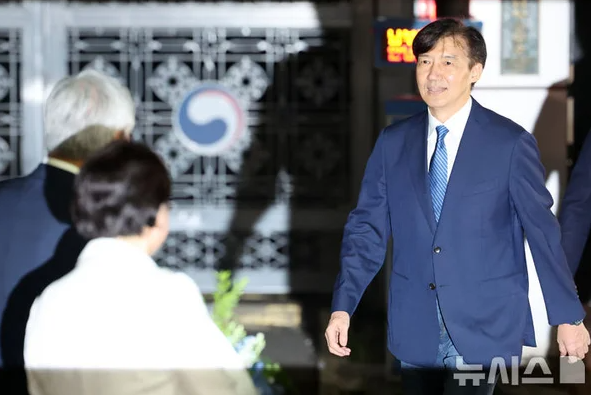 조국 전 조국혁신당 대표, 8개월 만에 출소