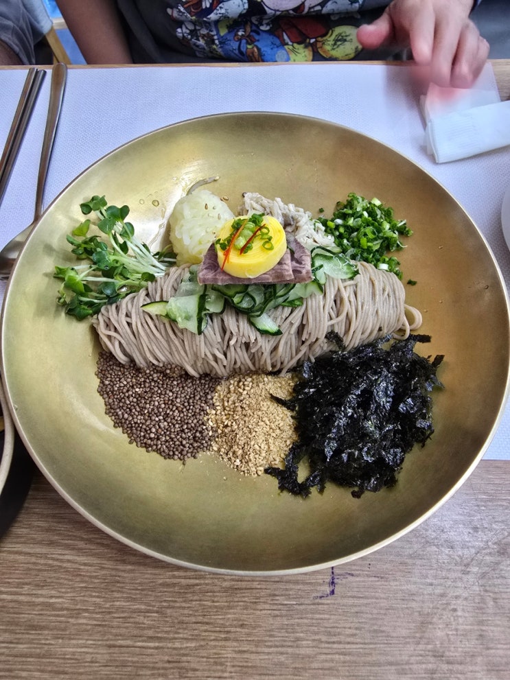  제주산 메밀로 만드는 냉면 맛집 한라산아래첫마을영농조합법인