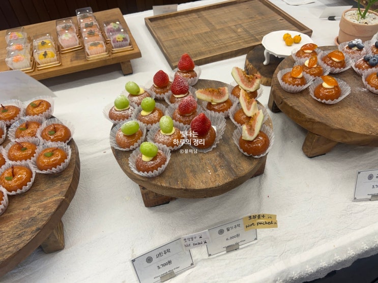 떡과 주악같은 한식 디저트를 만날 수 있는 성수카페 예빈당