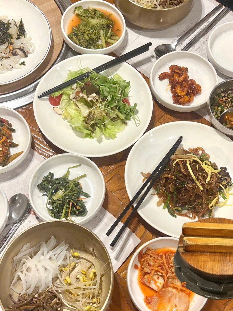  이번 가족 모임 장소는 너가 예약해줄래? < 색동저고리 마포 > 마포구 한정식
