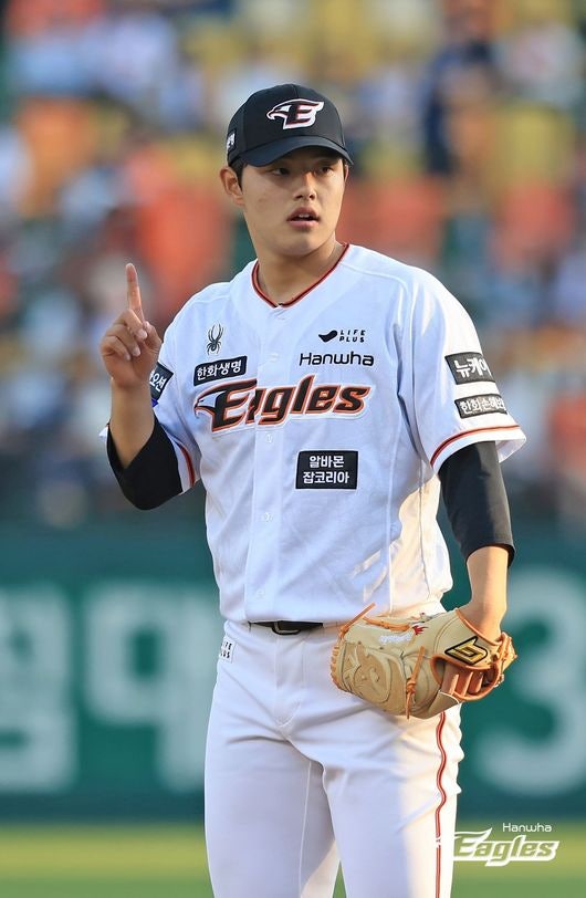 왕자 <b>문동주</b> 호투로 데뷔 첫 <b>10승</b>과 팀 6연승을 만들수... 