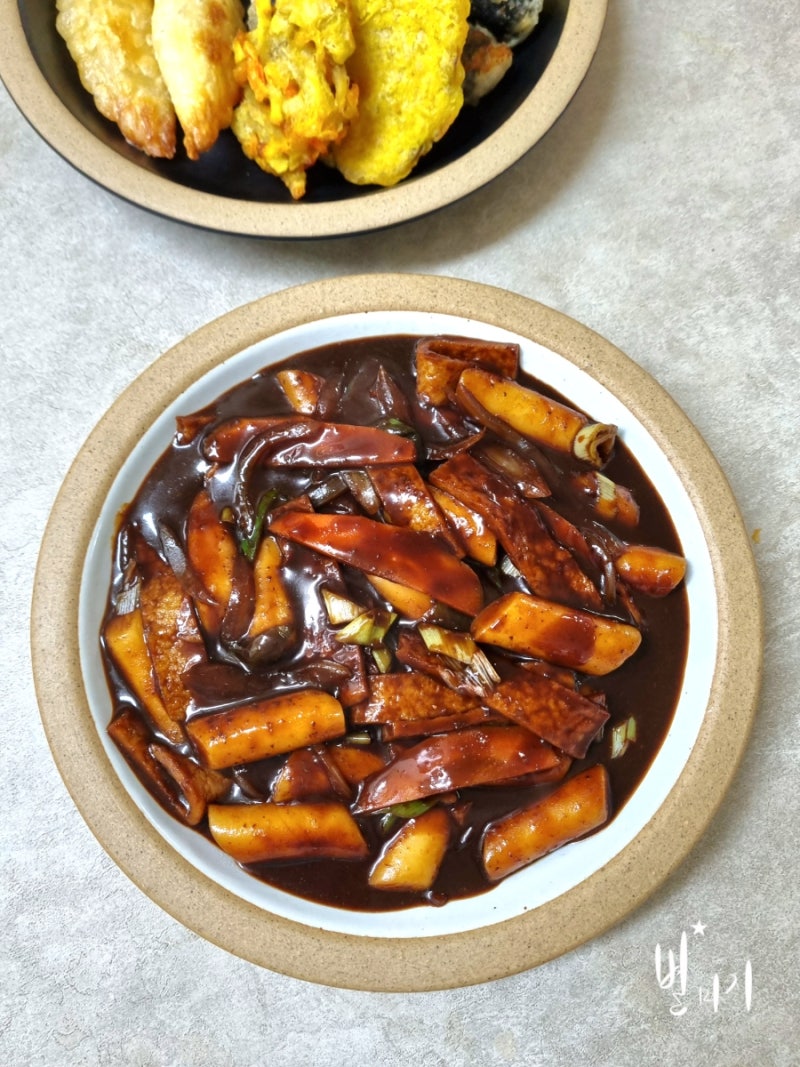 짜장떡볶이 | 안 매운 춘장떡볶이 레시피