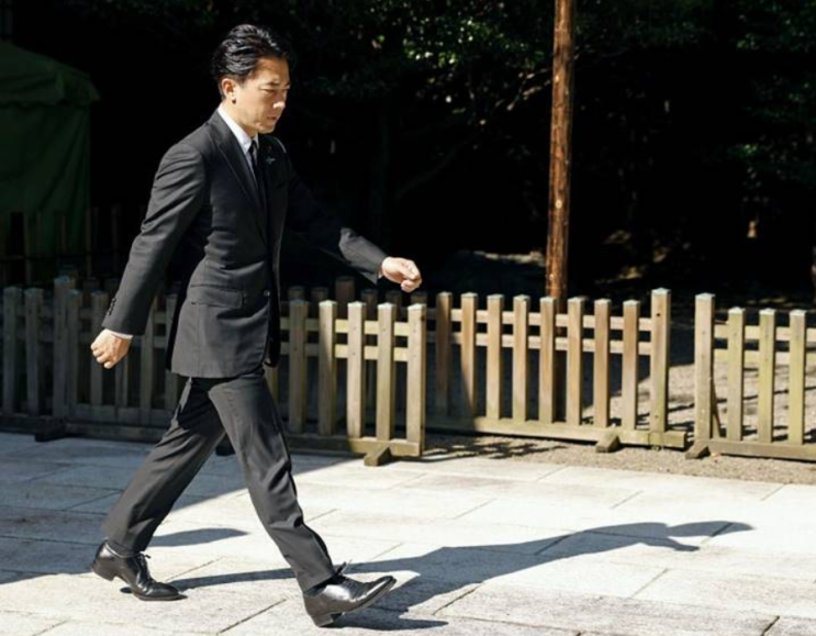 <b>외교부</b> “야스쿠니 참배 깊은 <b>유감</b>”｜일본 정치인 공물 봉납... 