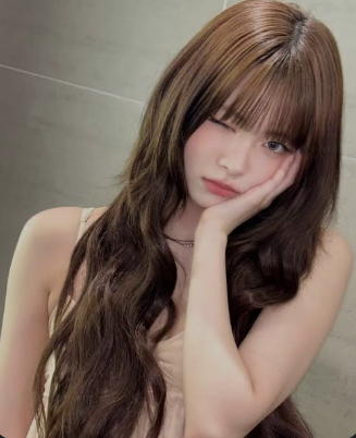 2025年秋のヘアカラーおすすめ：【ミルクブラウン】ホン・ウンチェのヘアカラー / LE SSERAFIM ホン・ウンチェのヘアカラー