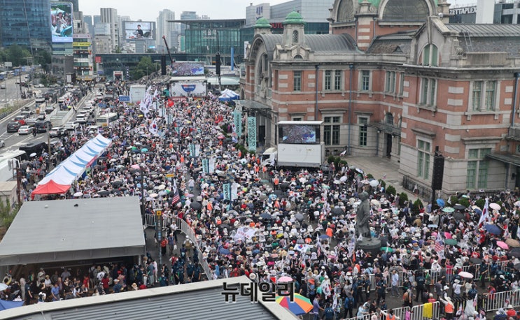  건국 77주년·광복 80주년 대국본! 서울역에 모인 사람들은 누구?