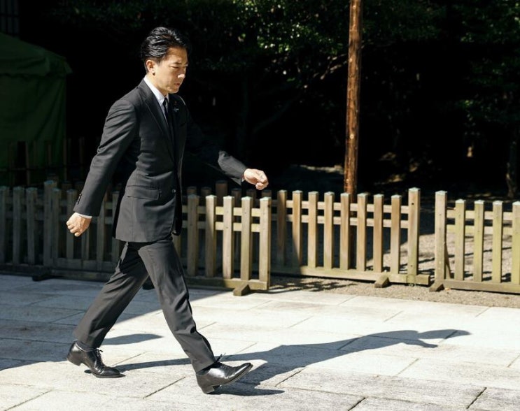 8.15 광복절, 농림수산상 <b>고이즈미</b> 신지로, <b>야스쿠니</b> 신사 <b>참배</b>... 
