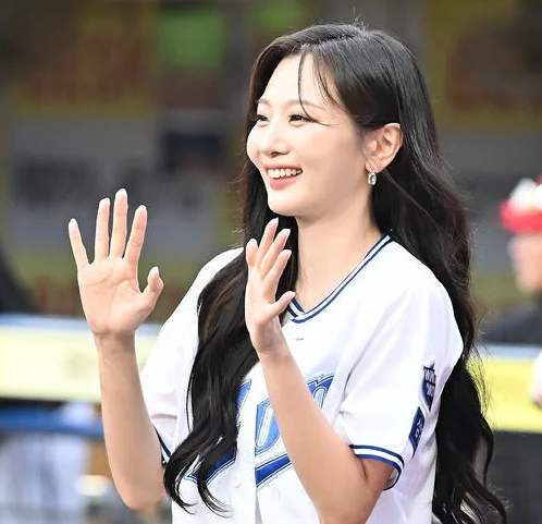  볼빨간사춘기 안지영, 삼성 라이온즈 승리 기원 시구