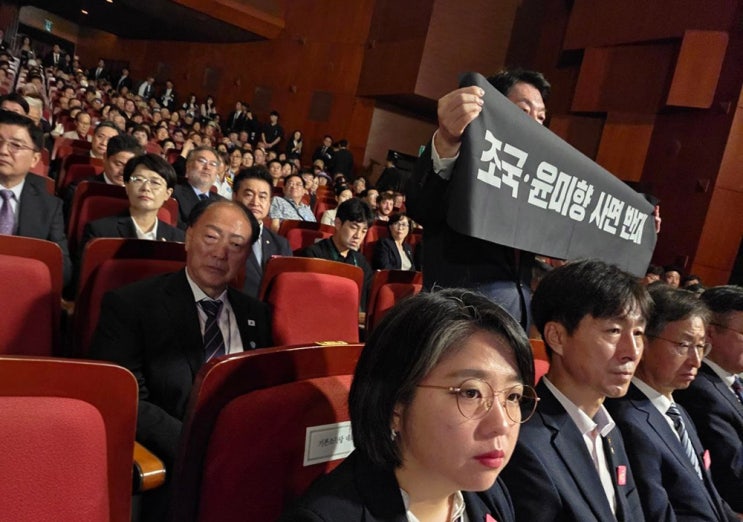 [정치] <b>안철수</b>, 광복절 경축식서 ‘조국·<b>윤미향</b> 사면반대’... 