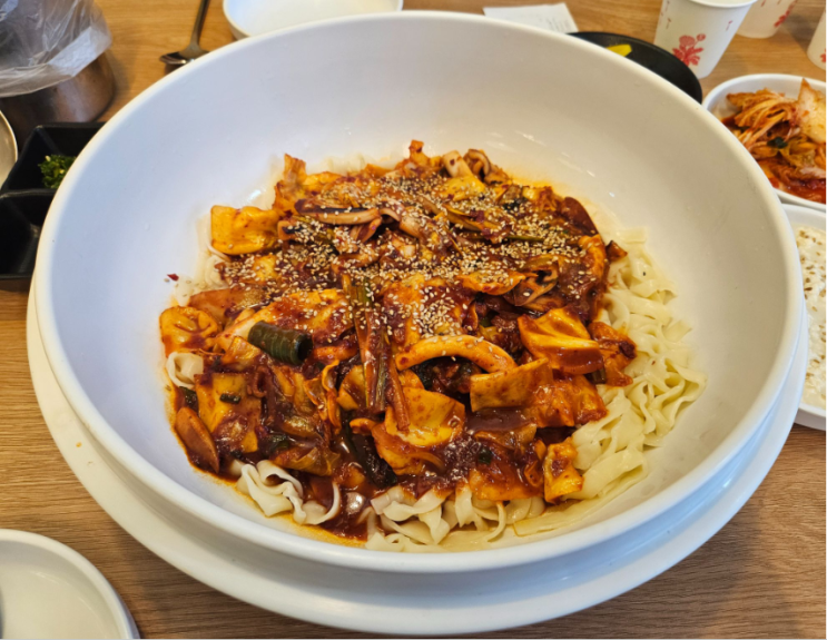  익숙한듯 새로운 맛 「강릉칼제비 강릉본점」
