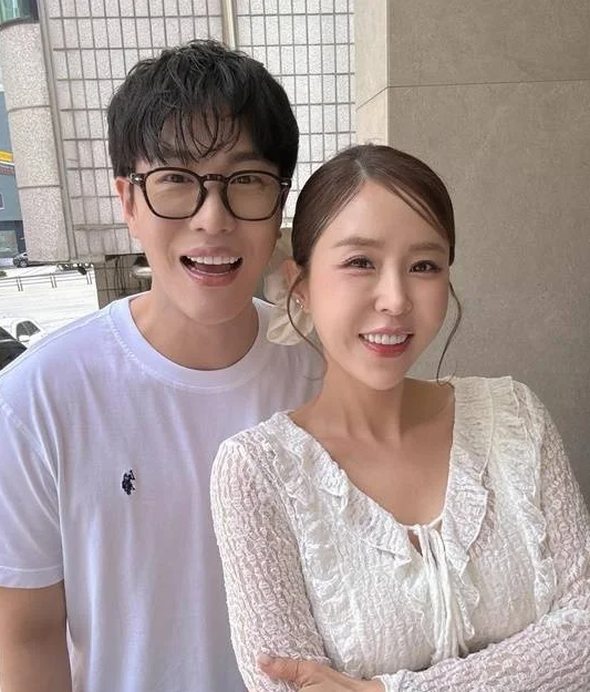 <b>문원</b>, <b>악플러</b>에 칼 빼들었다! 허위 루머·비방글 형사<b>고소</b>... 