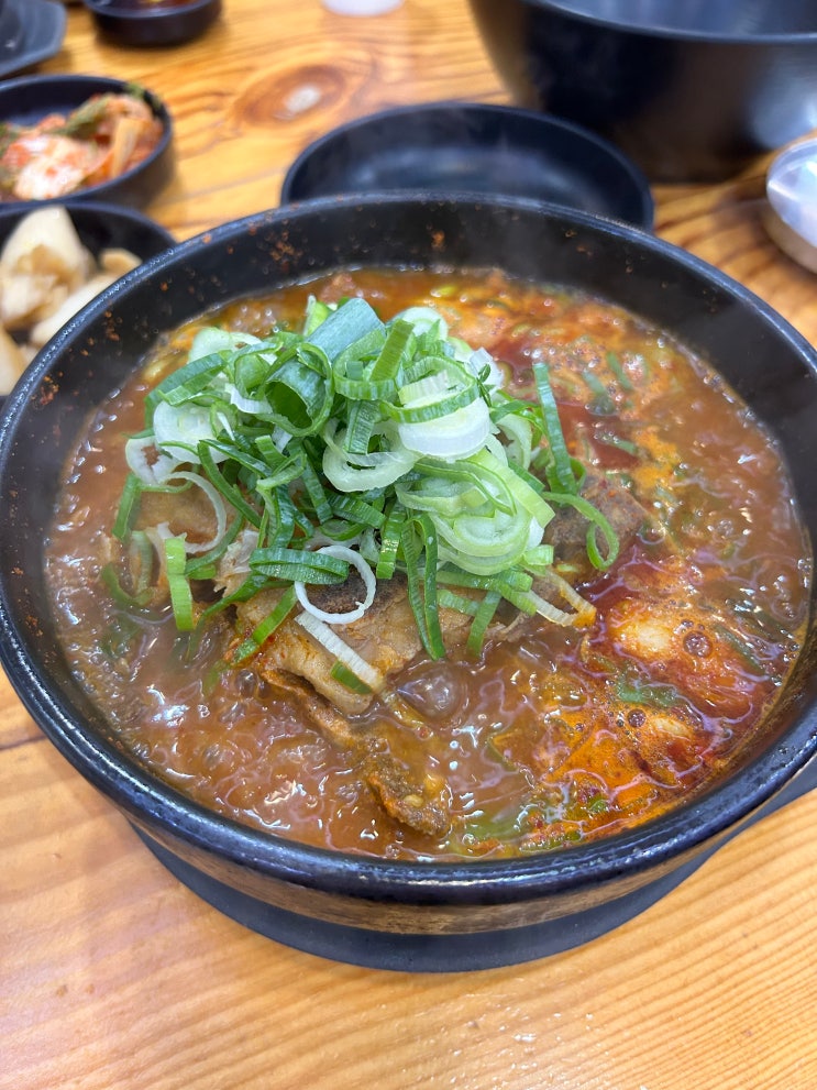  대전 봉명동 얼큰한 뼈해장국 맛집 '뼈먹자' / 매운 거 땡길 땐 뼈먹자 ! 솔직 리뷰