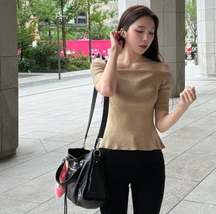  발렌시아가 르시티 미디움 테토녀 감성 그대로 담은 성해은 가방