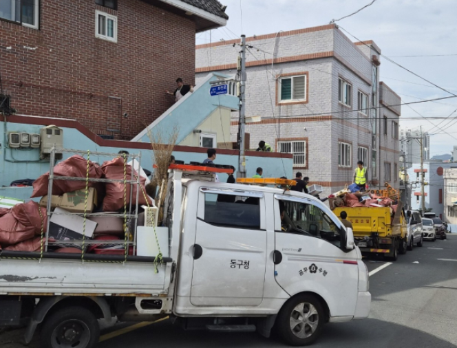   [부산 동구], 저장강박 의심 가정서 폐기물 29t 수거