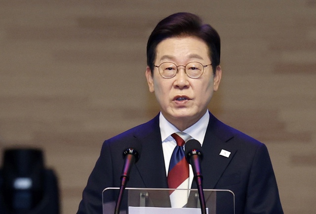 “<b>이재명 대통령 광복절</b> 경축사: 흡수통일 없다… 남북관계... 